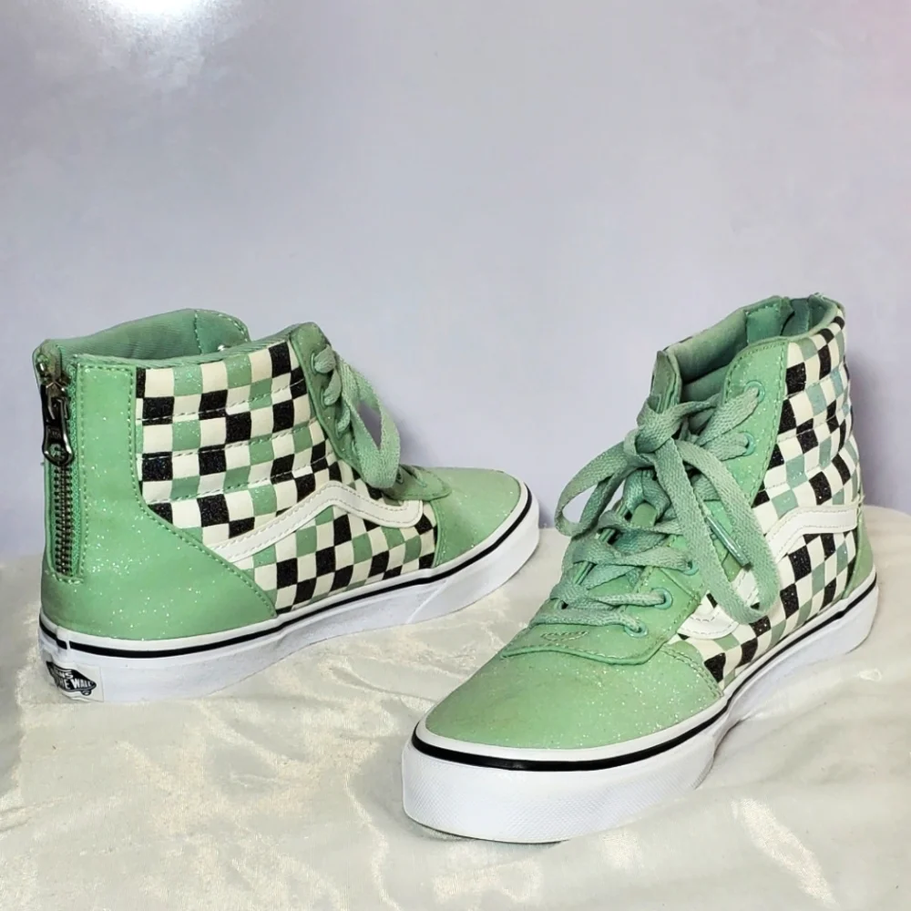 Vans Women's Size 5 Ward Checkerd Sneakers.